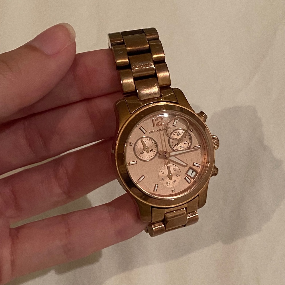 Michael Kors rose gold watch with white/copper color detailing SMALL WRISTS